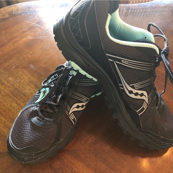 Like New Saucony Excursion Black Womens Sneakers 12 Wide - Picture 2 of 11